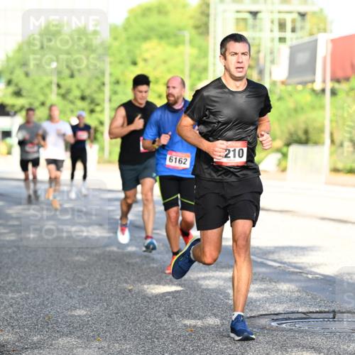 06.09.2026 - CURREX Alsterlauf Dr. Thomas Lammeyer http://msf.ph/oto/10125808 06.09.2026 09:44:00 Laufen 6162, 210 meine-sportfotos.de