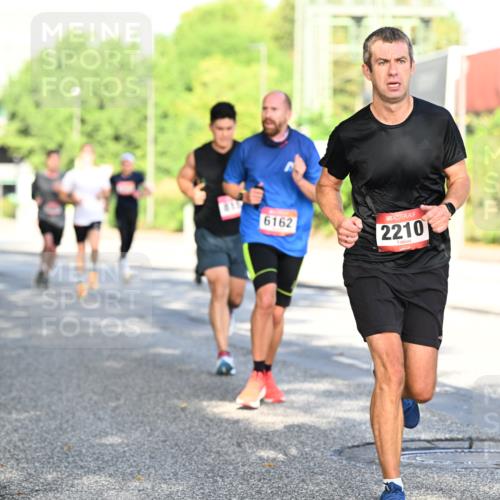 06.09.2026 - CURREX Alsterlauf Dr. Thomas Lammeyer http://msf.ph/oto/10125811 06.09.2026 09:44:00 Laufen 6162, 2210 meine-sportfotos.de