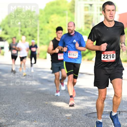 06.09.2026 - CURREX Alsterlauf Dr. Thomas Lammeyer http://msf.ph/oto/10125813 06.09.2026 09:44:01 Laufen 6162, 2210 meine-sportfotos.de