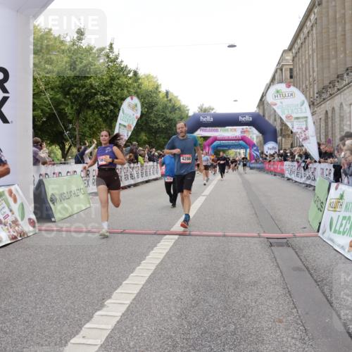 06.09.2026 - CURREX Alsterlauf Yannick Fuchs http://msf.ph/oto/10125838 06.09.2026 10:04:14 Ziel 2346, 2677, 2830, 3697, 3747, 4119, 4288, 4495, 4634, 4943, 5004, 5157, 5674, 5709, 5713, 8225 meine-sportfotos.de