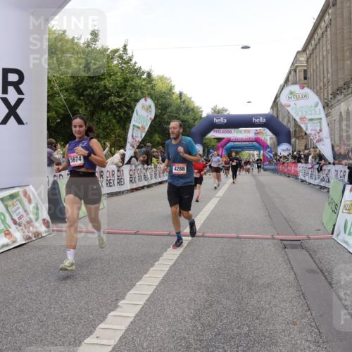 06.09.2026 - CURREX Alsterlauf Yannick Fuchs http://msf.ph/oto/10125867 06.09.2026 10:04:15 Ziel 2346, 2830, 3697, 3747, 3959, 3962, 4119, 4131, 4288, 4634, 4943, 5004, 5157, 5674, 5713, 8225 meine-sportfotos.de