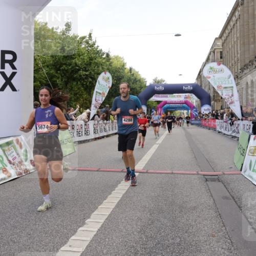 06.09.2026 - CURREX Alsterlauf Yannick Fuchs http://msf.ph/oto/10125873 06.09.2026 10:04:15 Ziel 2346, 2830, 3697, 3747, 3959, 3962, 4119, 4131, 4288, 4634, 4943, 5004, 5157, 5674, 5713, 8225 meine-sportfotos.de