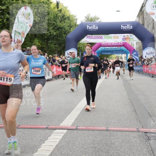 06.09.2026 - CURREX Alsterlauf Yannick Fuchs http://msf.ph/oto/10125963 06.09.2026 10:04:19 Ziel 2346, 2830, 3711, 3959, 3962, 4119, 4131, 4288, 4812, 5046, 5674, 5713, 6193, 8225 meine-sportfotos.de