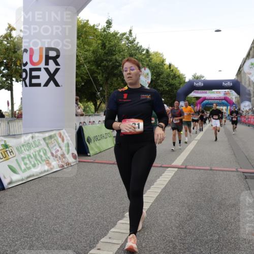06.09.2026 - CURREX Alsterlauf Yannick Fuchs http://msf.ph/oto/10126035 06.09.2026 10:04:21 Ziel 2025, 2437, 2830, 3711, 3959, 3962, 4119, 4131, 4288, 4630, 4812, 5046, 5674, 5713, 6193 meine-sportfotos.de