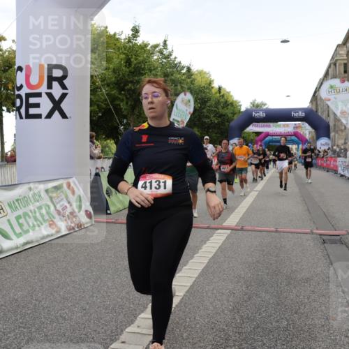 06.09.2026 - CURREX Alsterlauf Yannick Fuchs http://msf.ph/oto/10126043 06.09.2026 10:04:22 Ziel 2025, 2437, 2830, 3711, 3959, 3962, 4119, 4131, 4376, 4630, 4812, 5046, 5713, 5816, 6193 meine-sportfotos.de