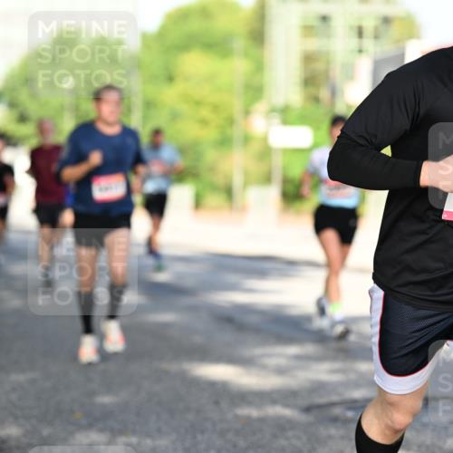 06.09.2026 - CURREX Alsterlauf Dr. Thomas Lammeyer http://msf.ph/oto/10126045 06.09.2026 09:44:25 Laufen 015 meine-sportfotos.de