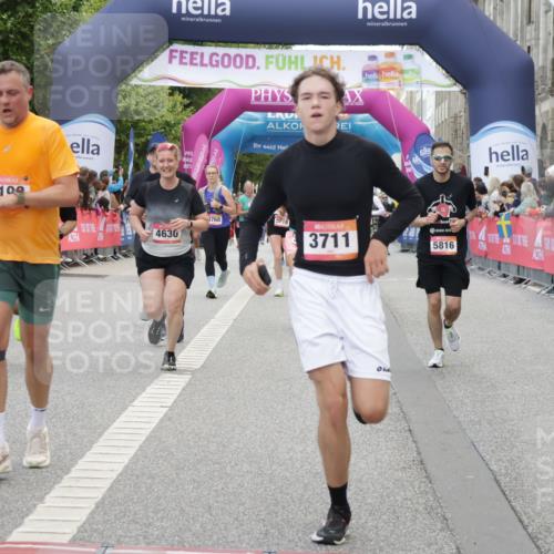 06.09.2026 - CURREX Alsterlauf Yannick Fuchs http://msf.ph/oto/10126049 06.09.2026 10:04:23 Ziel 2025, 2303, 2437, 2830, 3435, 3711, 3959, 3962, 4119, 4131, 4376, 4630, 4812, 5046, 5713, 5718, 5816, 6193 meine-sportfotos.de