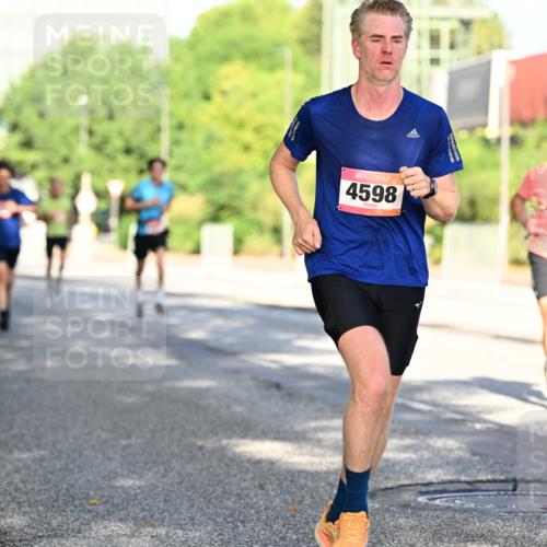06.09.2026 - CURREX Alsterlauf Dr. Thomas Lammeyer http://msf.ph/oto/10126120 06.09.2026 09:44:33 Laufen 4598, 5309 meine-sportfotos.de