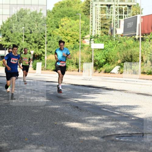 06.09.2026 - CURREX Alsterlauf Dr. Thomas Lammeyer http://msf.ph/oto/10126134 06.09.2026 09:44:34 Laufen 5407, 4792, 5219, 4441 meine-sportfotos.de