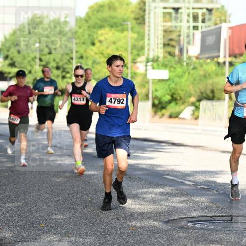 06.09.2026 - CURREX Alsterlauf Dr. Thomas Lammeyer http://msf.ph/oto/10126159 06.09.2026 09:44:37 Laufen 5407, 4313, 4792, 4441 meine-sportfotos.de