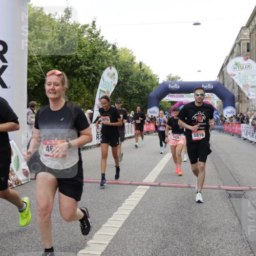 06.09.2026 - CURREX Alsterlauf Yannick Fuchs http://msf.ph/oto/10126166 06.09.2026 10:04:27 Ziel 2025, 2303, 2437, 2581, 3435, 3696, 3711, 3959, 3962, 4131, 4179, 4376, 4630, 4768, 4812, 5046, 5718, 5816, 6193 meine-sportfotos.de