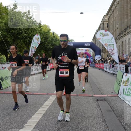 06.09.2026 - CURREX Alsterlauf Yannick Fuchs http://msf.ph/oto/10126189 06.09.2026 10:04:28 Ziel 2025, 2303, 2437, 2581, 3435, 3696, 3711, 4179, 4376, 4630, 4768, 4812, 5046, 5718, 5816, 6193 meine-sportfotos.de