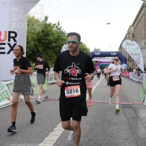 06.09.2026 - CURREX Alsterlauf Yannick Fuchs http://msf.ph/oto/10126211 06.09.2026 10:04:28 Ziel 2025, 2303, 2437, 2581, 3435, 3696, 3711, 4179, 4376, 4630, 4768, 4812, 5046, 5718, 5816, 6193 meine-sportfotos.de