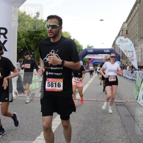 06.09.2026 - CURREX Alsterlauf Yannick Fuchs http://msf.ph/oto/10126217 06.09.2026 10:04:28 Ziel 2025, 2303, 2437, 2581, 3435, 3696, 3711, 4179, 4376, 4630, 4768, 4812, 5046, 5718, 5816, 6193 meine-sportfotos.de