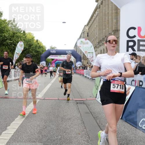 06.09.2026 - CURREX Alsterlauf Yannick Fuchs http://msf.ph/oto/10126223 06.09.2026 10:04:29 Ziel 2025, 2303, 2437, 2581, 2988, 2991, 2993, 3435, 3696, 3711, 4179, 4376, 4630, 4768, 4812, 5046, 5718, 5816, 6193 meine-sportfotos.de