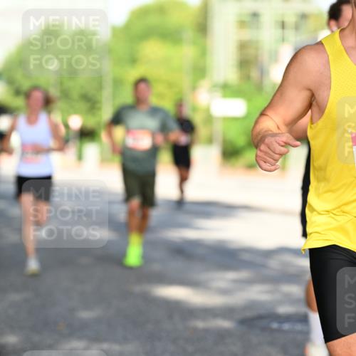 06.09.2026 - CURREX Alsterlauf Dr. Thomas Lammeyer http://msf.ph/oto/10126231 06.09.2026 09:44:50 Laufen 2759 meine-sportfotos.de