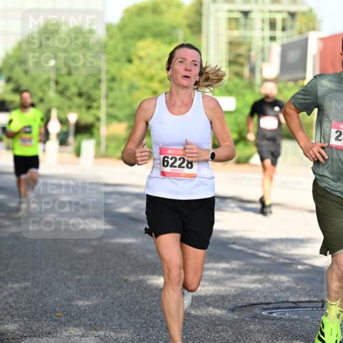 06.09.2026 - CURREX Alsterlauf Dr. Thomas Lammeyer http://msf.ph/oto/10126250 06.09.2026 09:44:52 Laufen 6228, 2865 meine-sportfotos.de