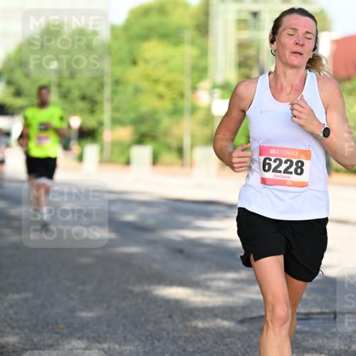 06.09.2026 - CURREX Alsterlauf Dr. Thomas Lammeyer http://msf.ph/oto/10126255 06.09.2026 09:44:52 Laufen 6228 meine-sportfotos.de