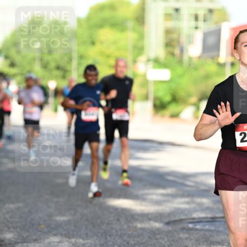 06.09.2026 - CURREX Alsterlauf Dr. Thomas Lammeyer http://msf.ph/oto/10126346 06.09.2026 09:45:06 Laufen 2746 meine-sportfotos.de