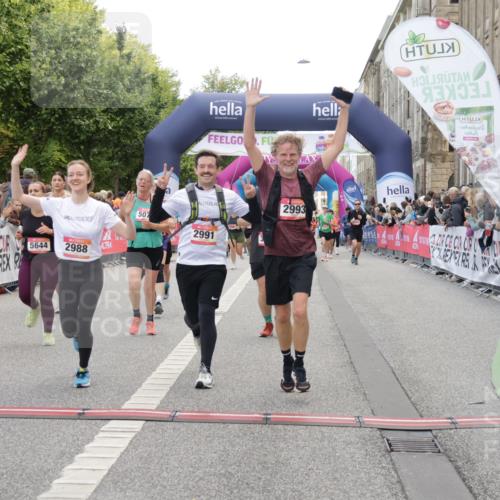 06.09.2026 - CURREX Alsterlauf Yannick Fuchs http://msf.ph/oto/10126348 06.09.2026 10:04:33 Ziel 2303, 2437, 2581, 2988, 2991, 2993, 3435, 3696, 3807, 4052, 4179, 4376, 4431, 4630, 4768, 5071, 5644, 5718, 5816, 6063 meine-sportfotos.de
