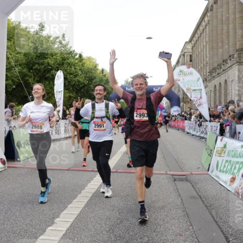 06.09.2026 - CURREX Alsterlauf Yannick Fuchs http://msf.ph/oto/10126403 06.09.2026 10:04:35 Ziel 2303, 2581, 2988, 2991, 2993, 3435, 3696, 3807, 4052, 4179, 4431, 4744, 4768, 5071, 5644, 5718, 5767, 6063 meine-sportfotos.de