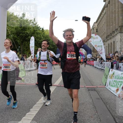 06.09.2026 - CURREX Alsterlauf Yannick Fuchs http://msf.ph/oto/10126425 06.09.2026 10:04:35 Ziel 2303, 2581, 2988, 2991, 2993, 3435, 3696, 3807, 4052, 4179, 4431, 4744, 4768, 5071, 5644, 5718, 5767, 6063 meine-sportfotos.de