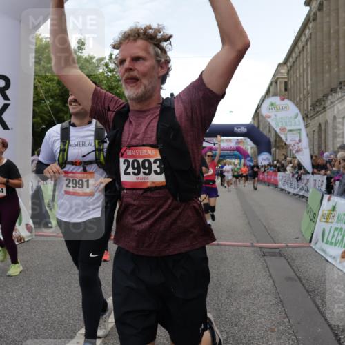 06.09.2026 - CURREX Alsterlauf Yannick Fuchs http://msf.ph/oto/10126448 06.09.2026 10:04:35 Ziel 2303, 2581, 2988, 2991, 2993, 3435, 3696, 3807, 4052, 4179, 4431, 4744, 4768, 5071, 5644, 5718, 5767, 6063 meine-sportfotos.de