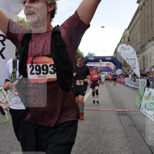 06.09.2026 - CURREX Alsterlauf Yannick Fuchs http://msf.ph/oto/10126454 06.09.2026 10:04:35 Ziel 2303, 2581, 2988, 2991, 2993, 3435, 3696, 3807, 4052, 4179, 4431, 4744, 4768, 5071, 5644, 5718, 5767, 6063 meine-sportfotos.de