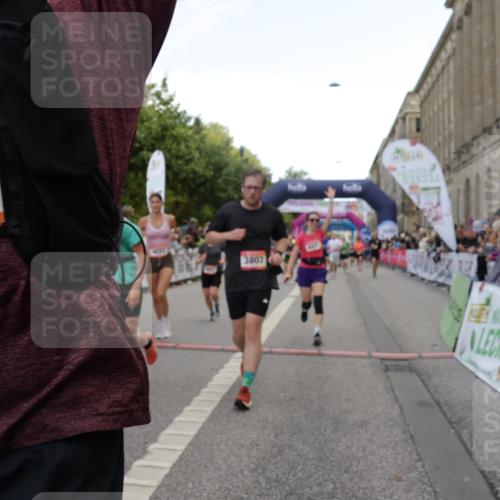 06.09.2026 - CURREX Alsterlauf Yannick Fuchs http://msf.ph/oto/10126459 06.09.2026 10:04:36 Ziel 2581, 2988, 2991, 2993, 3101, 3696, 3807, 4052, 4179, 4431, 4744, 4768, 5071, 5503, 5644, 5767, 6063, 8237 meine-sportfotos.de