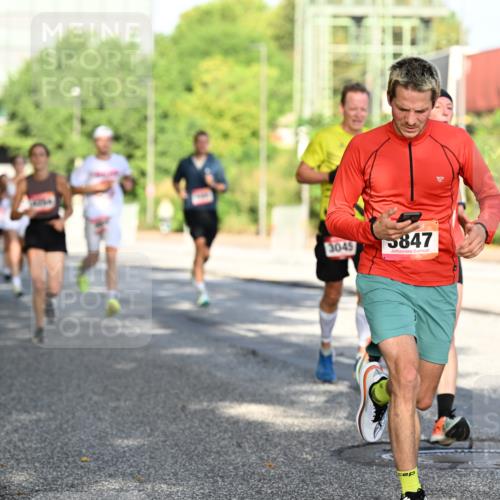 06.09.2026 - CURREX Alsterlauf Dr. Thomas Lammeyer http://msf.ph/oto/10126464 06.09.2026 09:45:21 Laufen 3045, 5847 meine-sportfotos.de