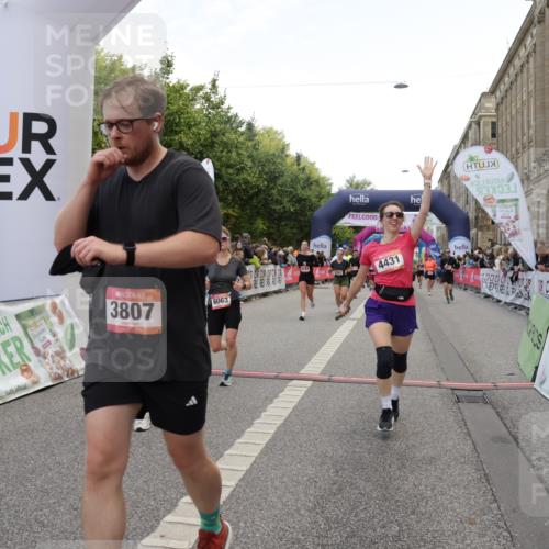 06.09.2026 - CURREX Alsterlauf Yannick Fuchs http://msf.ph/oto/10126489 06.09.2026 10:04:37 Ziel 2581, 2988, 2991, 2993, 3101, 3696, 3807, 4052, 4179, 4431, 4744, 4768, 5071, 5503, 5644, 5767, 6063, 8237 meine-sportfotos.de