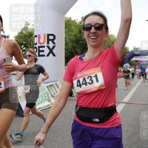 06.09.2026 - CURREX Alsterlauf Yannick Fuchs http://msf.ph/oto/10126519 06.09.2026 10:04:38 Ziel 2074, 2121, 2957, 2988, 2991, 2993, 3101, 3807, 4052, 4179, 4181, 4431, 4744, 5071, 5503, 5644, 5767, 6063, 8237 meine-sportfotos.de