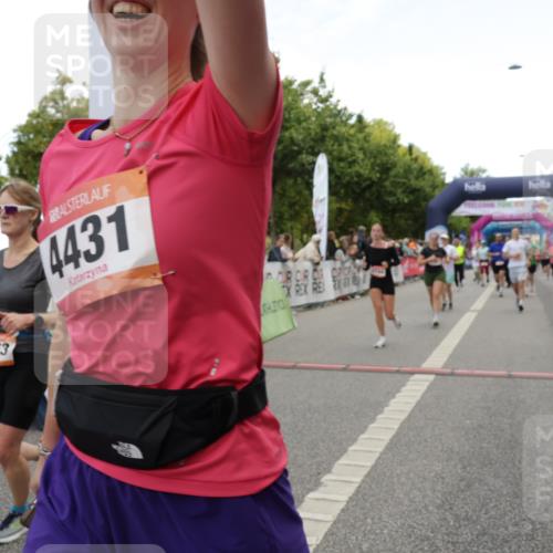 06.09.2026 - CURREX Alsterlauf Yannick Fuchs http://msf.ph/oto/10126523 06.09.2026 10:04:38 Ziel 2074, 2121, 2957, 2988, 2991, 2993, 3101, 3807, 4052, 4179, 4181, 4431, 4744, 5071, 5503, 5644, 5767, 6063, 8237 meine-sportfotos.de