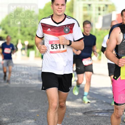 06.09.2026 - CURREX Alsterlauf Dr. Thomas Lammeyer http://msf.ph/oto/10126554 06.09.2026 09:45:32 Laufen 5311, 3860 meine-sportfotos.de