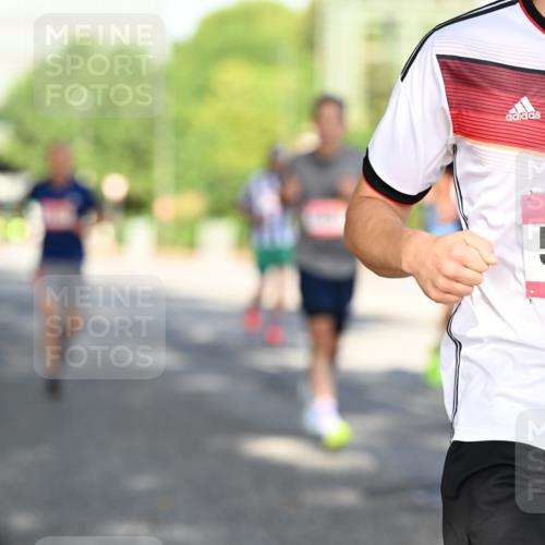 06.09.2026 - CURREX Alsterlauf Dr. Thomas Lammeyer http://msf.ph/oto/10126565 06.09.2026 09:45:33 Laufen 5311 meine-sportfotos.de