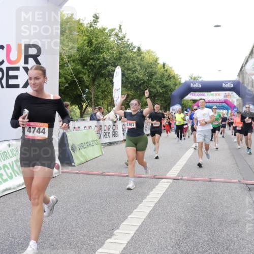 06.09.2026 - CURREX Alsterlauf Yannick Fuchs http://msf.ph/oto/10126569 06.09.2026 10:04:40 Ziel 2074, 2121, 2203, 2357, 2583, 2658, 2957, 2988, 2991, 2993, 3004, 3005, 3101, 3451, 3807, 4052, 4181, 4431, 4516, 4744, 4874, 5071, 5275, 5503, 5576, 5644, 5767, 6063, 8237 meine-sportfotos.de