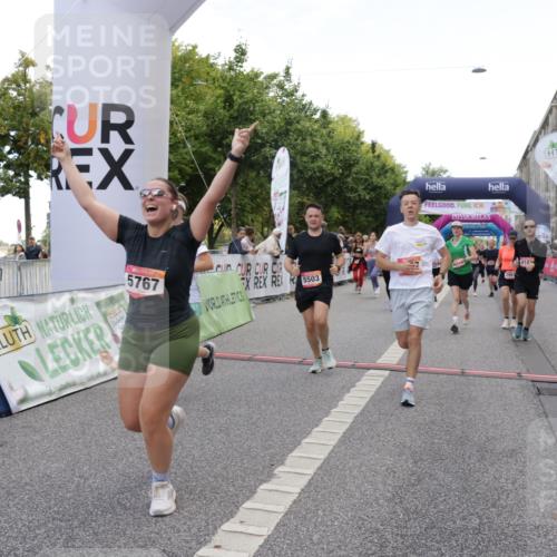 06.09.2026 - CURREX Alsterlauf Yannick Fuchs http://msf.ph/oto/10126606 06.09.2026 10:04:41 Ziel 2074, 2121, 2203, 2357, 2583, 2658, 2957, 2988, 2991, 2993, 3004, 3005, 3101, 3451, 3807, 4052, 4181, 4431, 4516, 4744, 4874, 5071, 5275, 5503, 5504, 5566, 5576, 5644, 5767, 6063, 8237 meine-sportfotos.de