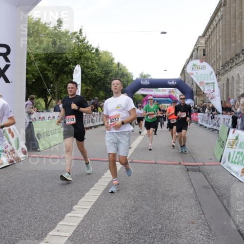 06.09.2026 - CURREX Alsterlauf Yannick Fuchs http://msf.ph/oto/10126617 06.09.2026 10:04:41 Ziel 2074, 2121, 2203, 2357, 2583, 2658, 2957, 2988, 2991, 2993, 3004, 3005, 3101, 3451, 3807, 4052, 4181, 4431, 4516, 4744, 4874, 5071, 5275, 5503, 5504, 5566, 5576, 5644, 5767, 6063, 8237 meine-sportfotos.de