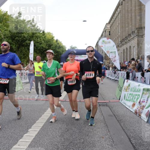 06.09.2026 - CURREX Alsterlauf Yannick Fuchs http://msf.ph/oto/10126702 06.09.2026 10:04:43 Ziel 2074, 2121, 2203, 2278, 2357, 2583, 2658, 2957, 3004, 3005, 3101, 3451, 4052, 4181, 4413, 4415, 4431, 4516, 4744, 4874, 5275, 5503, 5504, 5566, 5568, 5576, 5767, 6063, 8237 meine-sportfotos.de