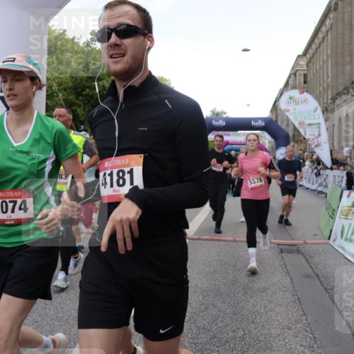 06.09.2026 - CURREX Alsterlauf Yannick Fuchs http://msf.ph/oto/10126738 06.09.2026 10:04:44 Ziel 2074, 2121, 2203, 2278, 2357, 2583, 2658, 2957, 3004, 3005, 3101, 3109, 3451, 4181, 4413, 4415, 4516, 4744, 4874, 5275, 5503, 5504, 5566, 5568, 5576, 5767, 6063, 8237 meine-sportfotos.de