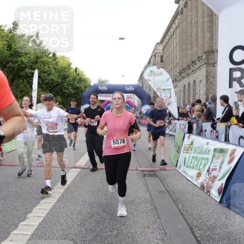 06.09.2026 - CURREX Alsterlauf Yannick Fuchs http://msf.ph/oto/10126745 06.09.2026 10:04:45 Ziel 2074, 2121, 2203, 2278, 2357, 2583, 2658, 2957, 3004, 3005, 3101, 3109, 3451, 4181, 4413, 4415, 4516, 4744, 4874, 5275, 5503, 5504, 5566, 5568, 5576, 5767, 8237 meine-sportfotos.de