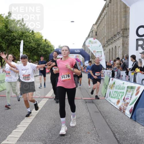 06.09.2026 - CURREX Alsterlauf Yannick Fuchs http://msf.ph/oto/10126751 06.09.2026 10:04:45 Ziel 2074, 2121, 2203, 2278, 2357, 2583, 2658, 2957, 3004, 3005, 3101, 3109, 3451, 4181, 4413, 4415, 4516, 4744, 4874, 5275, 5503, 5504, 5566, 5568, 5576, 5767, 8237 meine-sportfotos.de