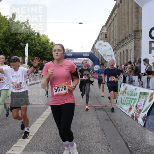 06.09.2026 - CURREX Alsterlauf Yannick Fuchs http://msf.ph/oto/10126766 06.09.2026 10:04:45 Ziel 2074, 2121, 2203, 2278, 2357, 2583, 2658, 2957, 3004, 3005, 3101, 3109, 3451, 4181, 4413, 4415, 4516, 4744, 4874, 5275, 5503, 5504, 5566, 5568, 5576, 5767, 8237 meine-sportfotos.de