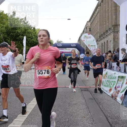 06.09.2026 - CURREX Alsterlauf Yannick Fuchs http://msf.ph/oto/10126773 06.09.2026 10:04:45 Ziel 2074, 2121, 2203, 2278, 2357, 2583, 2658, 2957, 3004, 3005, 3101, 3109, 3451, 4181, 4413, 4415, 4516, 4744, 4874, 5275, 5503, 5504, 5566, 5568, 5576, 5767, 8237 meine-sportfotos.de