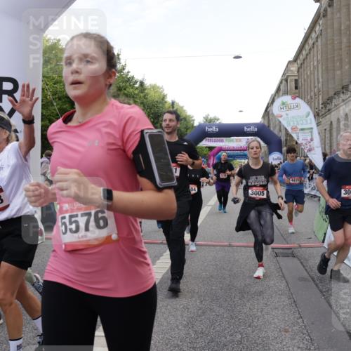 06.09.2026 - CURREX Alsterlauf Yannick Fuchs http://msf.ph/oto/10126784 06.09.2026 10:04:46 Ziel 2074, 2121, 2133, 2203, 2278, 2357, 2583, 2658, 2776, 2957, 3004, 3005, 3101, 3109, 3451, 4181, 4413, 4415, 4516, 4744, 4874, 5275, 5503, 5504, 5566, 5568, 5576, 5767, 8237 meine-sportfotos.de