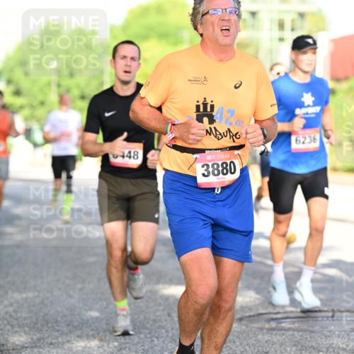 06.09.2026 - CURREX Alsterlauf Dr. Thomas Lammeyer http://msf.ph/oto/10126810 06.09.2026 09:45:59 Laufen 448, 3880, 6236 meine-sportfotos.de
