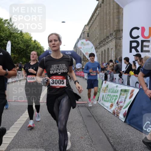 06.09.2026 - CURREX Alsterlauf Yannick Fuchs http://msf.ph/oto/10126812 06.09.2026 10:04:47 Ziel 2074, 2121, 2133, 2203, 2278, 2357, 2583, 2658, 2776, 2957, 3004, 3005, 3101, 3109, 3451, 4181, 4413, 4415, 4516, 4704, 4874, 5275, 5503, 5504, 5566, 5568, 5576, 5767, 8237 meine-sportfotos.de