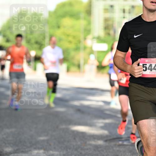 06.09.2026 - CURREX Alsterlauf Dr. Thomas Lammeyer http://msf.ph/oto/10126826 06.09.2026 09:46:01 Laufen 544 meine-sportfotos.de