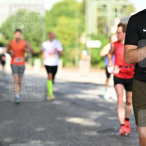 06.09.2026 - CURREX Alsterlauf Dr. Thomas Lammeyer http://msf.ph/oto/10126828 06.09.2026 09:46:01 Laufen 5448 meine-sportfotos.de