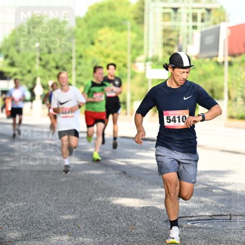 06.09.2026 - CURREX Alsterlauf Dr. Thomas Lammeyer http://msf.ph/oto/10126879 06.09.2026 09:46:07 Laufen 5410 meine-sportfotos.de